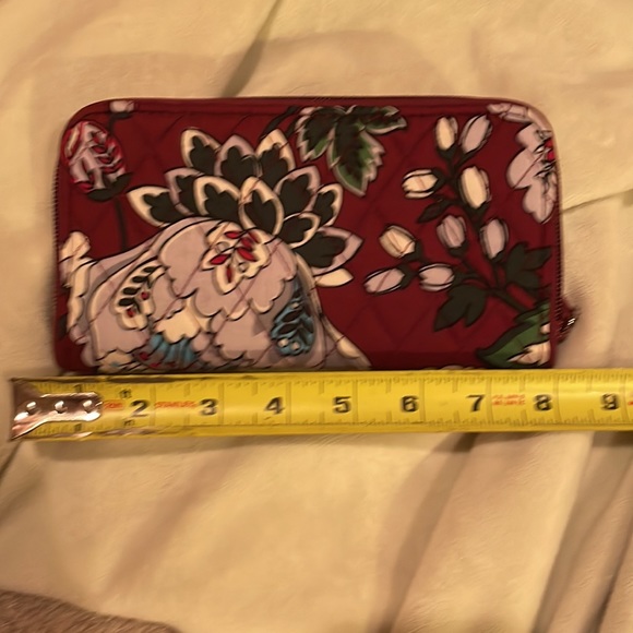 VERA BRADLEY NWOT pretty quilted multi compartment wallet - Picture 6 of 7